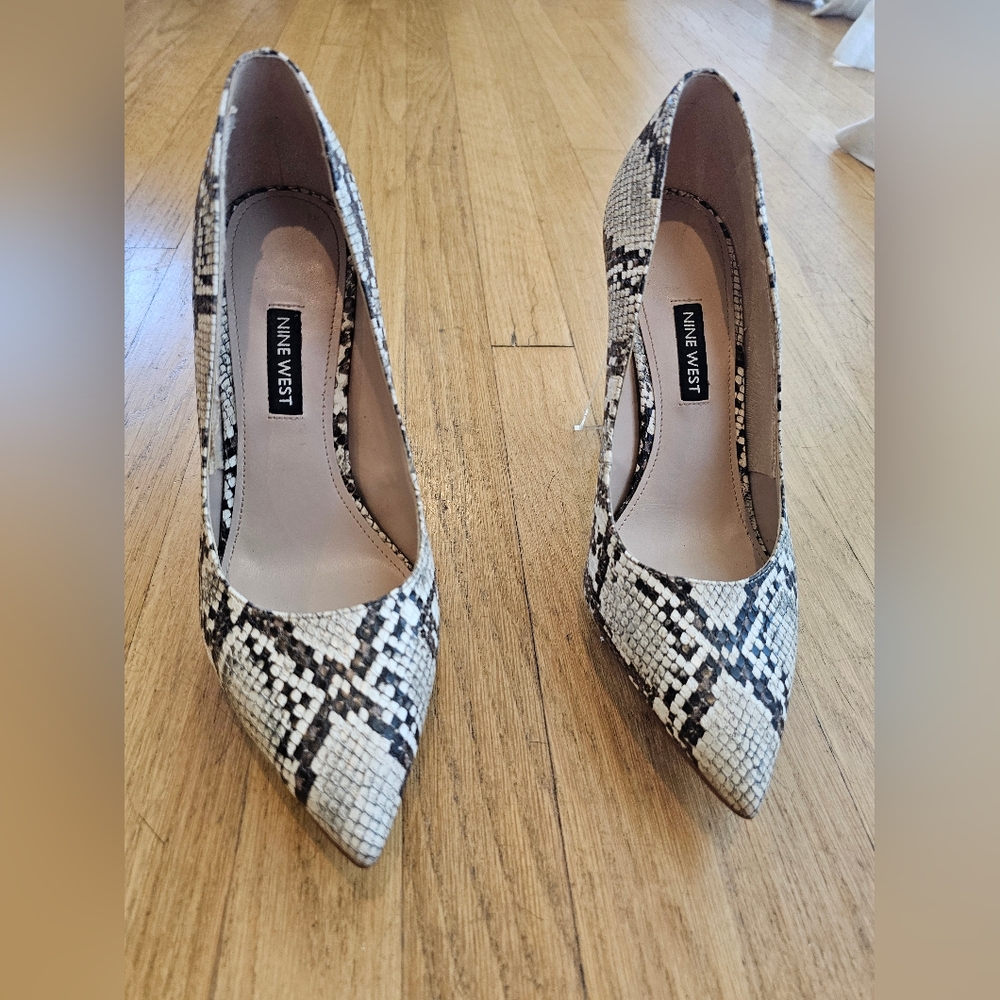 Nine West Tatiana Pointy Toe Pumps -7 / M/ Black/White/Brown Embossed Croco